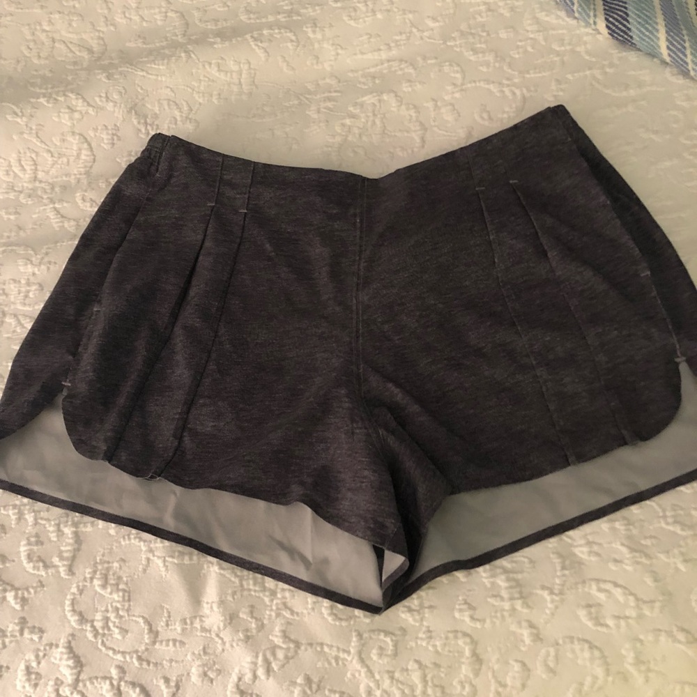LULULEMON SHORTS  🍋